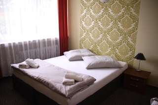 Мотели Motel Pod Kominkiem Торунь Двухместный номер с 1 кроватью или 2 отдельными кроватями-1